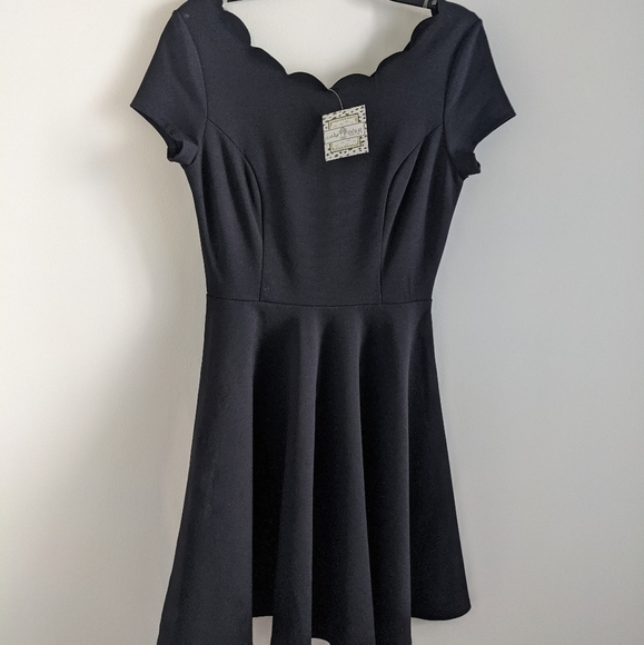 Nwt LBD Black Stretch Ponte Dress with Scallop - Picture 7 of 13